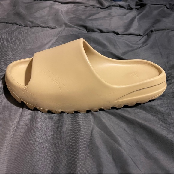 Yeezy Slides (Desert Sand) main image 3